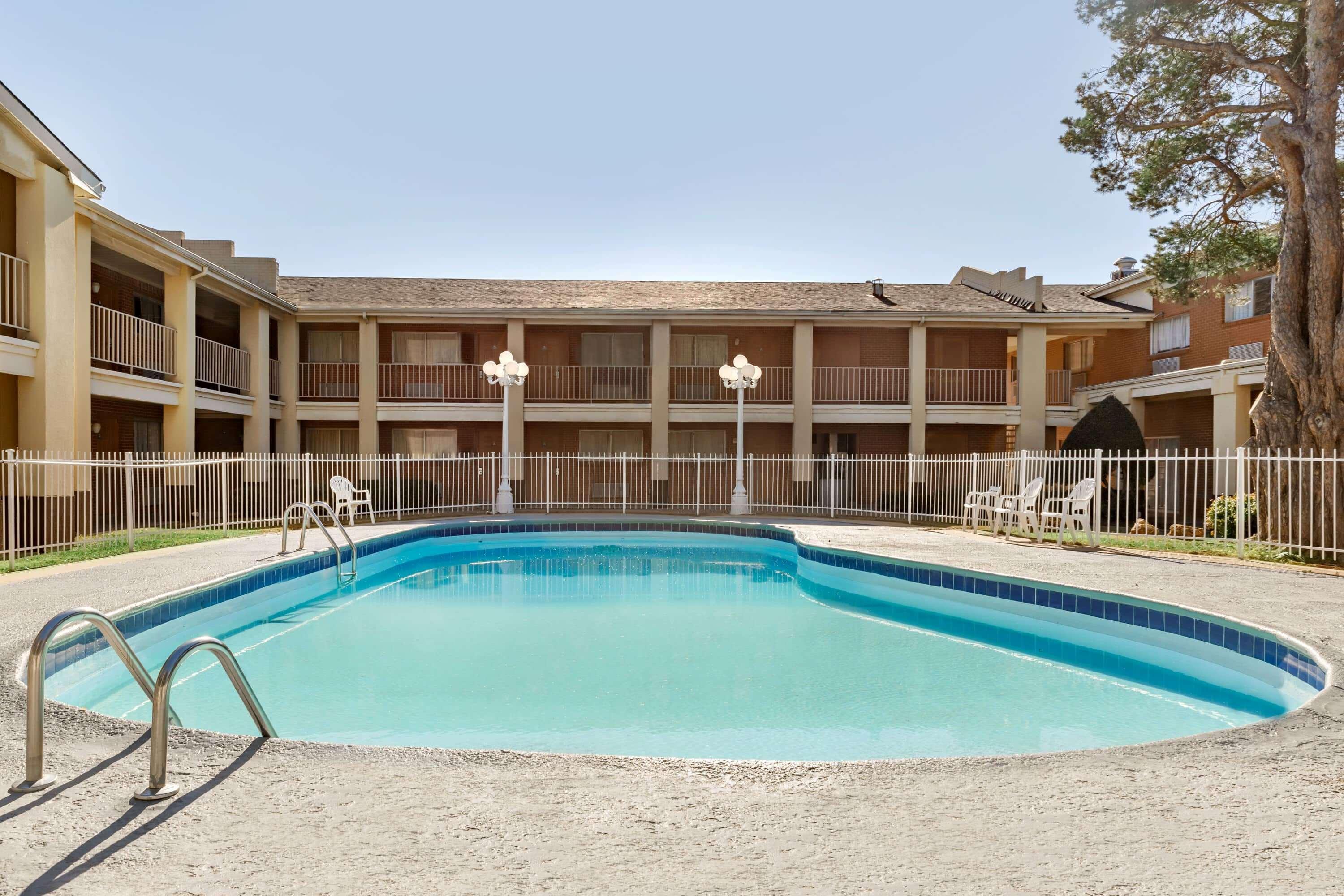Days Inn By Wyndham Lawton Luaran gambar