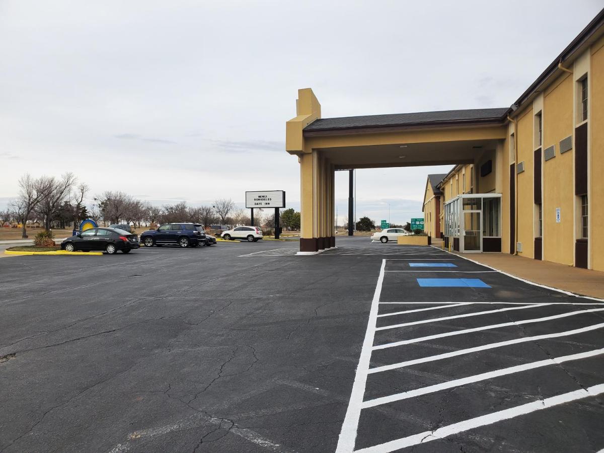 Days Inn By Wyndham Lawton Luaran gambar